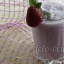 Strawberries with milk: recipes, benefits and harms